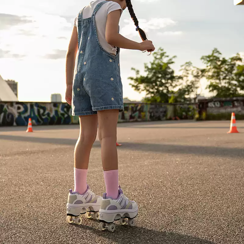 Children's and teenagers' starlight LED light roller skates - birthday gift, Children's Day gift