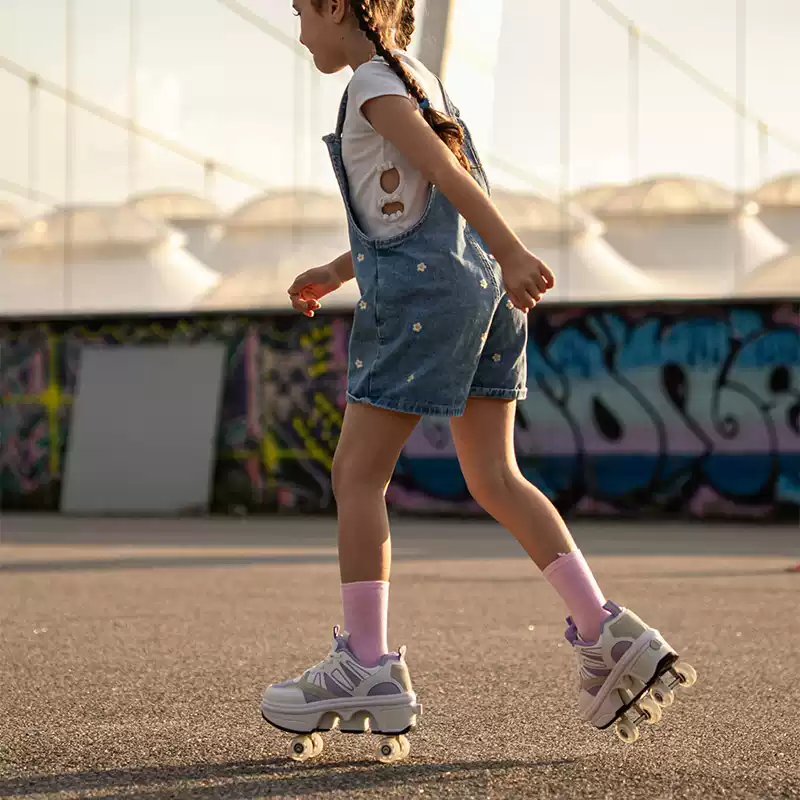 Children's and teenagers' starlight LED light roller skates - birthday gift, Children's Day gift