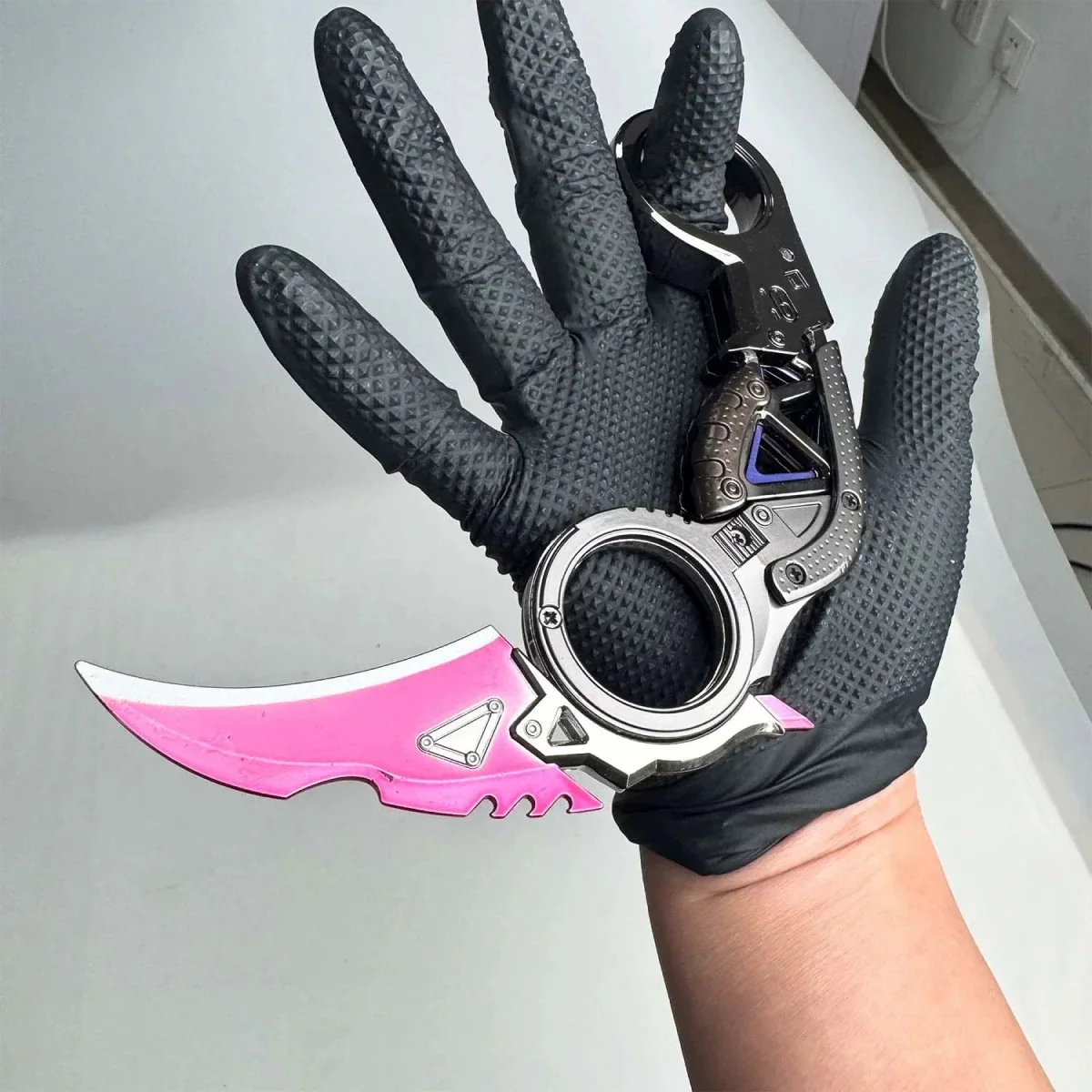 Apex Legends  Raptor's Claw Karambit Heirloom