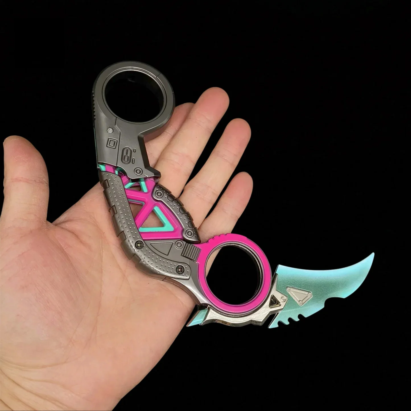 Apex Legends  Raptor's Claw Karambit Heirloom