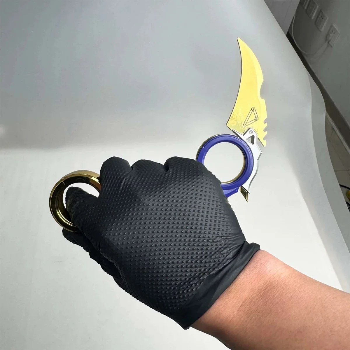 Apex Legends  Raptor's Claw Karambit Heirloom