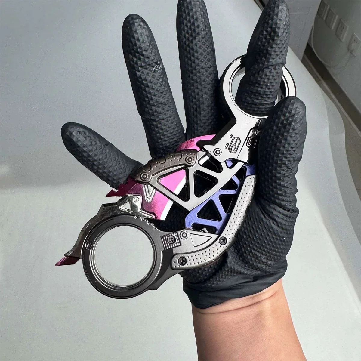 Apex Legends  Raptor's Claw Karambit Heirloom