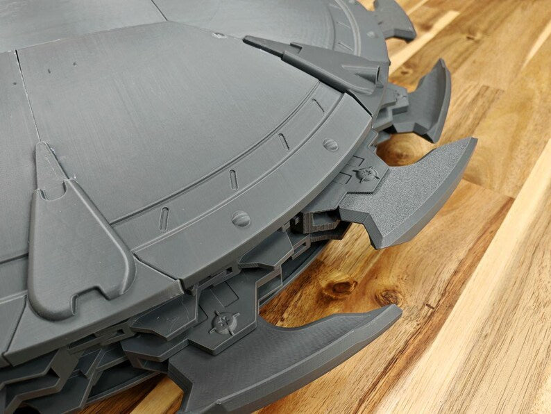 DOOM The Dark Ages shield, mechanical version. Functional Cosplay Prop. You can control the rotation.