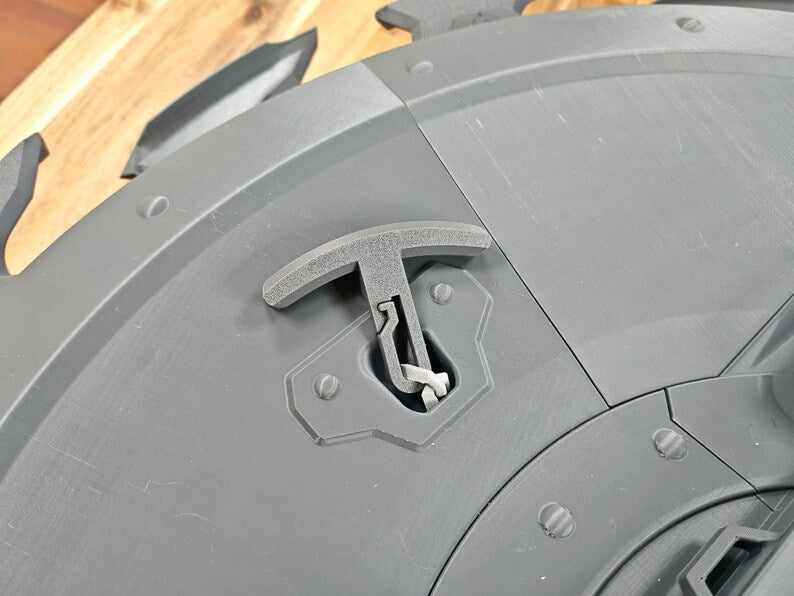 DOOM The Dark Ages shield, mechanical version. Functional Cosplay Prop. You can control the rotation.